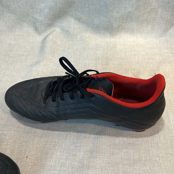 Men’s Adidas predator soccer cleats - Picture 6 of 8